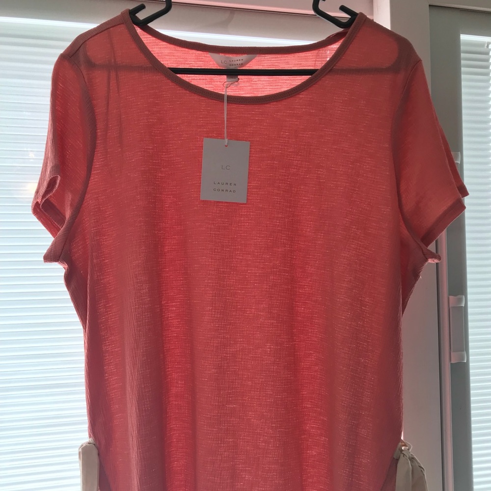 Short sleeve casual shirt with lace accent